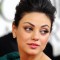 Mila Kunis, salva un cinquantenne